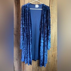 Grace and Emma blue crushed velvet kimono.